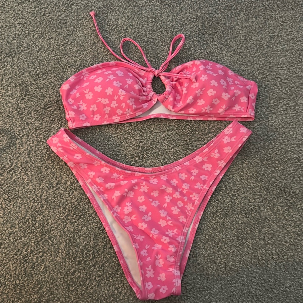 small pink and white flower strapless bikini